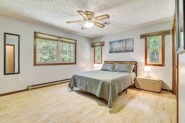 Vidéki Ház Clifton Township Home W/ Deck & Heated Sunroom!