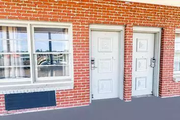 هتل Sunrise Inn By Oyo Albany