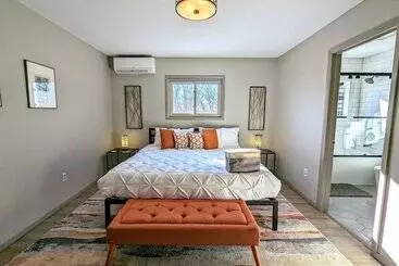 Mökkimajoitus Emerald Bluff By Avantstay Lake Views, Deck, Fire Pit, Game Room