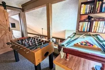 Mökkimajoitus Frost Hollow By Avantstay Deck W/ Grill, Game Room Loft