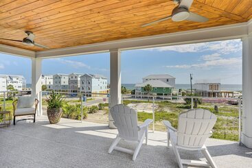 Dom wiejski Rooftop Deck & Hot Tub: Mexico Beach Home!