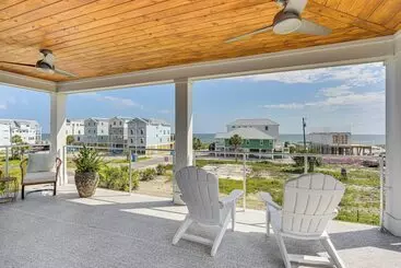 Mökkimajoitus Rooftop Deck & Hot Tub: Mexico Beach Home!