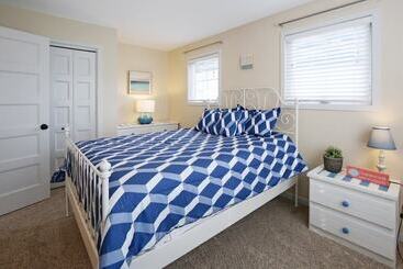 קוטג'' Red Anchor #23