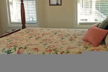 ベッドアンドブレックファースト The Essex Inn