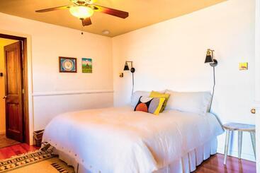 Bed and Breakfast The Loubird Inn