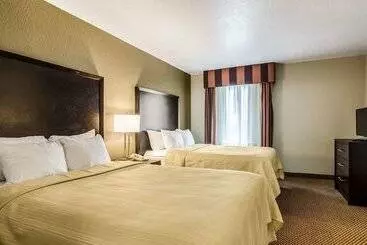 Hotel Quality Inn & Suites