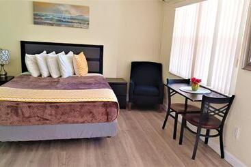 Johns Pass Beach Motel