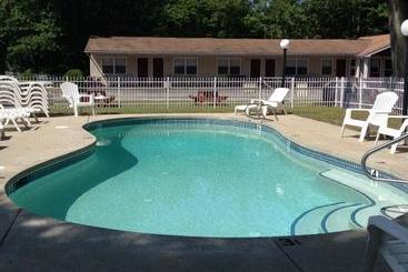 فندق على الطريق Marcotte Motor Court