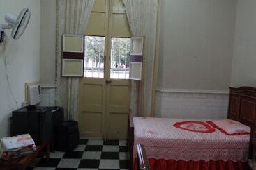 پانسیون Hostal La Paloma