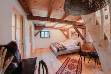 مبيت وإفطار Ugron Castle Fiatfalva