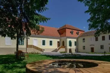 Aamiaismajoitus (B&B) Ugron Castle Fiatfalva