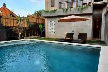 פנסיון Graha Shanti Guest House