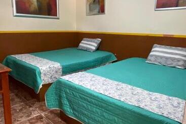 بنسيون Hostal De Atocha