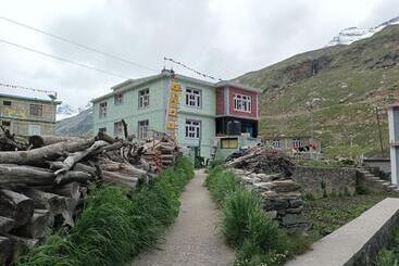 Pensão Trekking Cougars Guest House