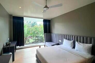 The Democracy Hotel & Resorts