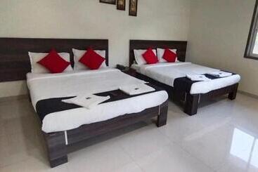 Hotel Jagdish Deluxe