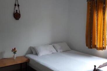 تختخواب و صبحانه Camping Kapxhiu