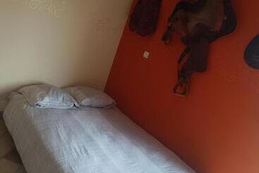 ベッドアンドブレックファースト Hébergement 24h Du Mans