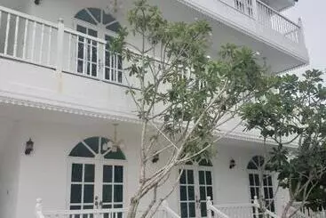 Hotel Bananaleaf Wedding Cafe & Resort