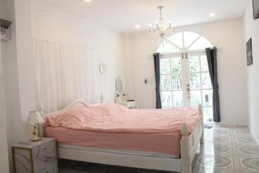 Hotel Bananaleaf Wedding Cafe & Resort