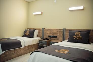 Отель Gardenhill Village