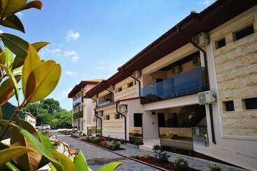 Hotelli Popasul Pescarilor Fishing Village