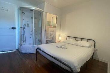 Le Doolie S   Hostel B&b