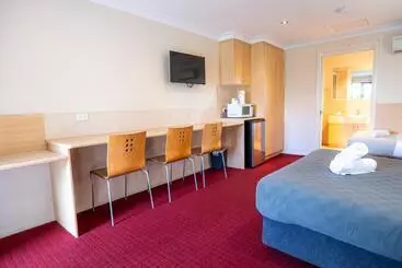 The Ballandean Pub & Motel