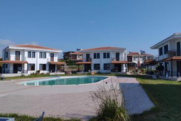 Hotel Kalanora Resort