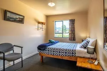 ユースホステル Kakapo Lodge
