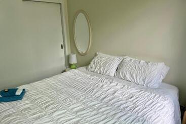 تختخواب و صبحانه Jennie's In Whitianga