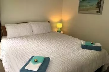 تختخواب و صبحانه Jennie's In Whitianga