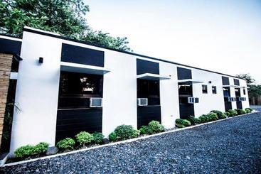 فندق Alchan Suites