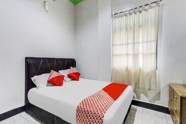 هتل Jeje Homestay By Oyo Rooms