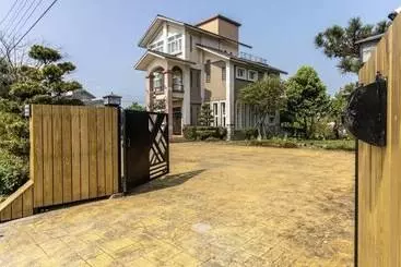 تختخواب و صبحانه Jn-garden
