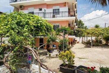 Ianos Apartments