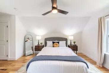 Mökkimajoitus Luxuriously Lakeside By Avantstay | Lakefront Retreat