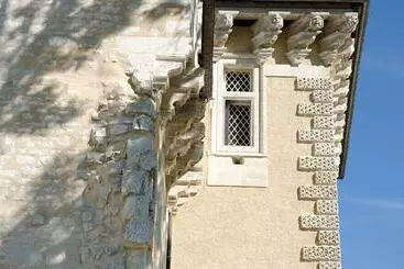 ペンション Château De Montbras