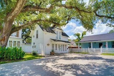 کلبه Pet Friendly Lake Charles Carriage House W/ Porch