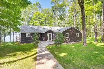 コテージ Quiet Presque Isle Home W/ Grill: Families Welcome