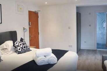 هتل آپارتمان Southampton Luxury Studios   City Centre