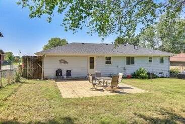 Casa Rural Spacious Omaha Home W/ Patio & Yard, Pets Welcome!