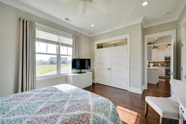 コテージ On Site Lake W/ Boat Ramp: Greenwood Retreat!