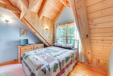 קוטג'' Lakefront Corinth Log Home: Private Dock, Fire Pit