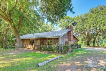 Gîte Rural Pet Friendly Ehrhardt Home W/ Private Pond & Yard!