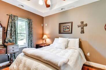 Statesville Cottage W/ Gas Grill Near Union Grove!