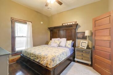 بيت ريفى Vintage Belle Plaine Farmhouse W/ Fire Pit!