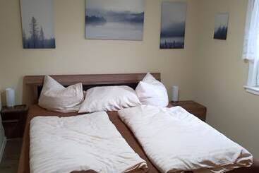 茅舍 Beautiful Querbach Hut With Spring Water