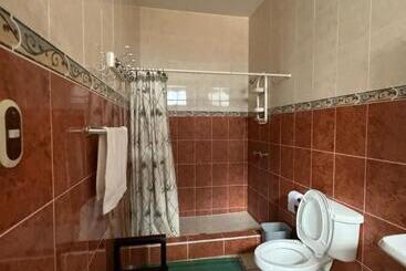 Otoño Cafeteria, B&b Y Galería