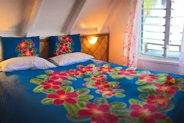 Bed and Breakfast Paradise Cove Lodge